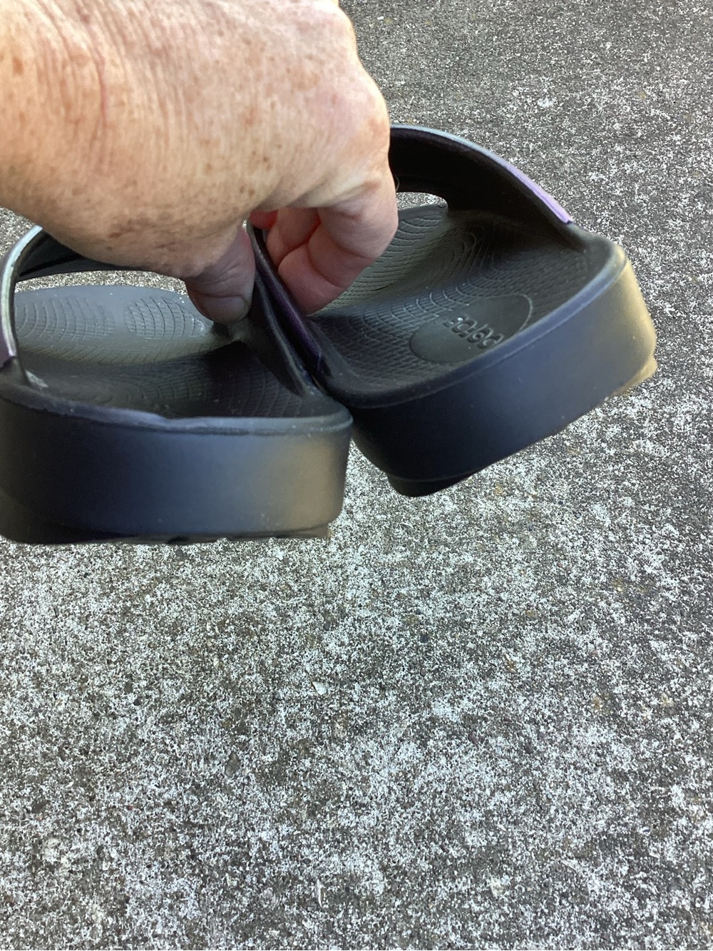 OOFOS OOahh Recovery Luxe Slides Iridescent Midnight Spectre Comfort Sandals 6 - Picture 8 of 9